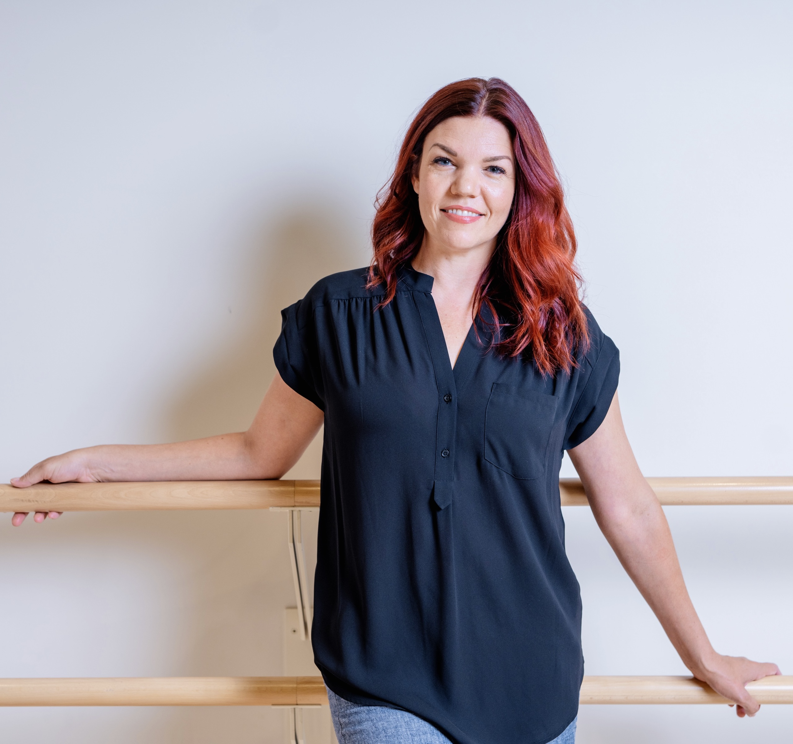 photo of Kelly Alvarez at the ballet barre